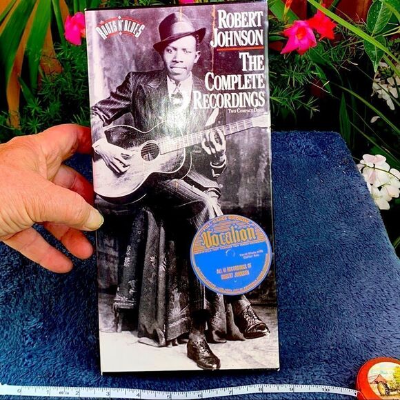 NIOB complete recordings of bluesman Robert Johnson with biography book - Picture 1 of 16